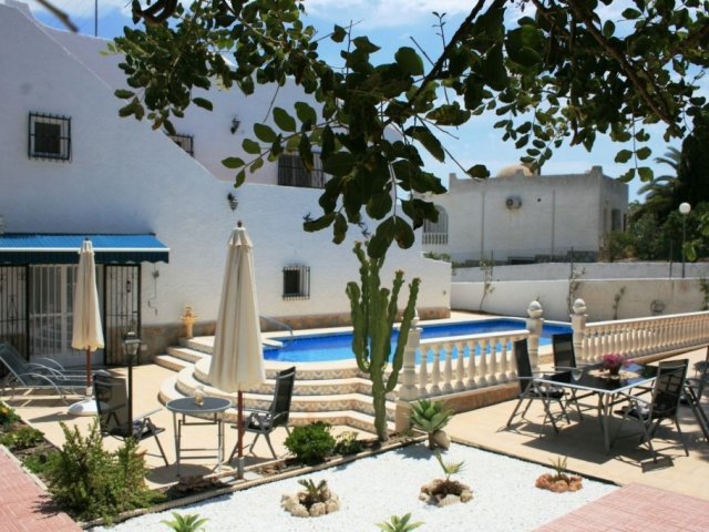 Villa Alexander mit eigenem Pool und Klimaanlage