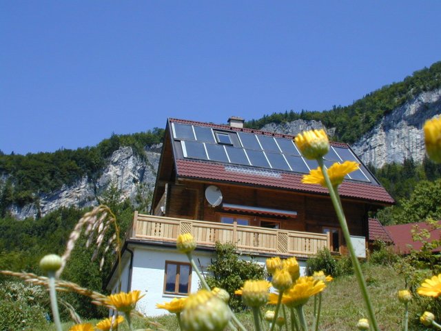 Holzblockhaus in den Bergen des Salzkammergutes