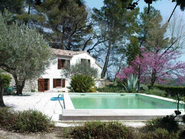 ENTZÜCKENDES HAUS MIT PRIVATEM SCHWIMMBAD