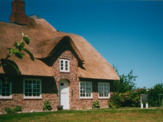 Nordseeurlaub im reetgedeckten Friesenhaus