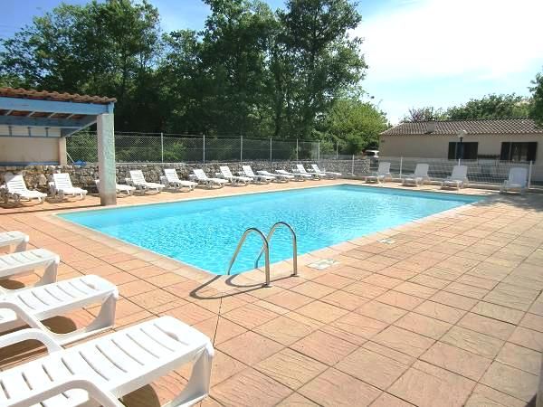 Ardeche / Balazuc: Ferienhauser + Pool